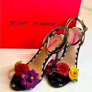 Betsy Johnson Fluer Black Multicolor Flower Heels